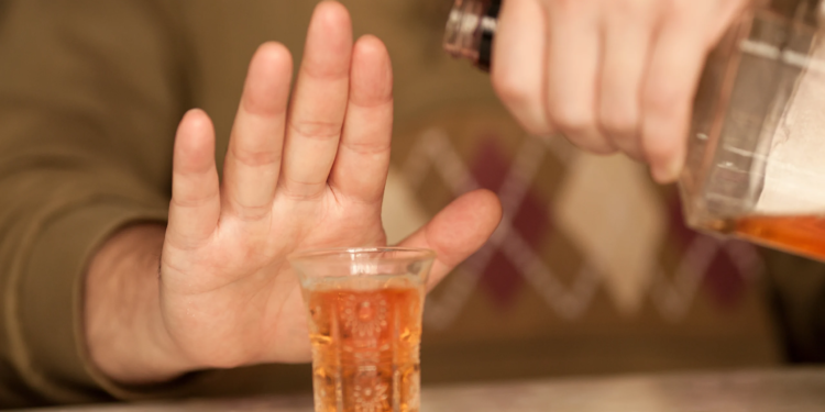 Wszywka alkoholowa, znana również jako implant alkoholowy, to rodzaj farmakoterapii, która stosowana jest pomocniczo w leczeniu uzależnienia od alkoholu.