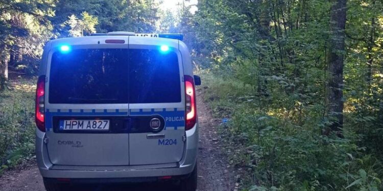 POLICJANCI ODNALEŹLI ZAGINIONEGO GRZYBIARZA