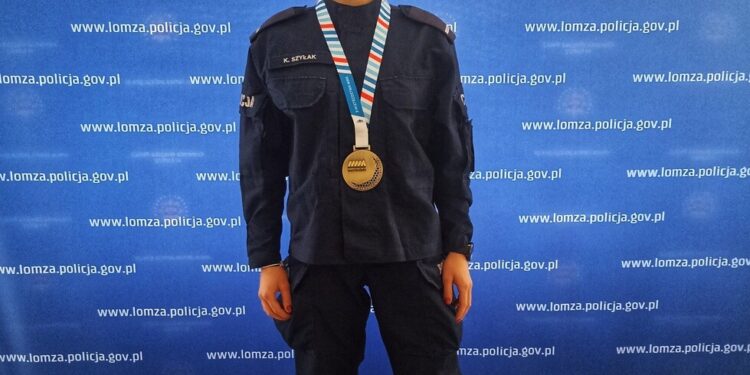 Łomżyńska policjantka na podium w zawodach MMA