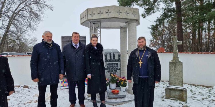 Odsłonięcie rzeźby upamiętniającej obchody Roku Kodeksu Supraskiego