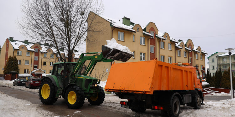 Wywożenie zalegającego śniegu