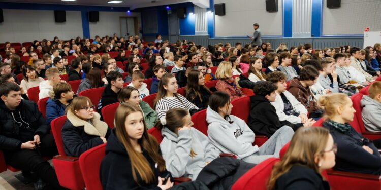 Powstaniec 1863. Podlascy uczniowie obejrzeli film o ks. Stanisławie Brzósce