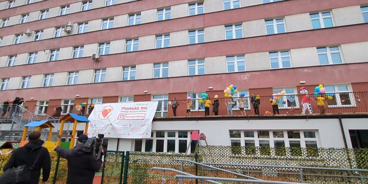 Nowa sala doświadczania świata i marzenia, które tradycyjnie poleciały w niebo. Tym razem Dzień Dziecka z Chorobą Nowotworową w Białymstoku był jeszcze bardziej wyjątkowy niż zwykle.