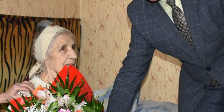 Setną rocznicę urodzin świętowała mieszkanka Studziwód