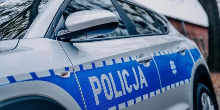 60-LATEK ODPOWIE PRZED SĄDEM ZA WYLEWANIE ŚCIEKÓW NA DROGĘ