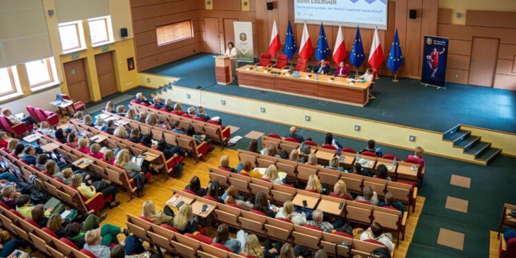 Pomóc po krzywdzie. Jak chronić i wspierać nasze dzieci? za nami.