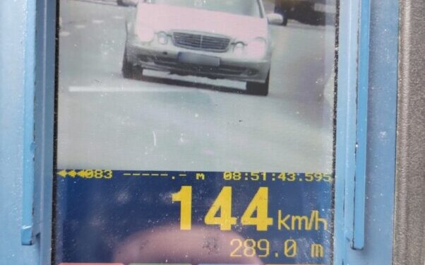 ZA PRĘDKOŚĆ STRACIŁ PRAWO JAZDY