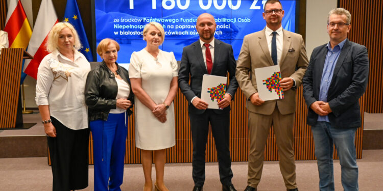 Dofinansowanie z PFRON dla białostockich szkół średnich