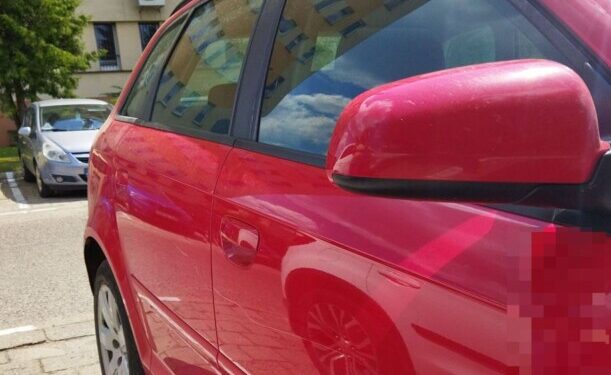 NAJPIERW SPOWODOWAŁA KOLIZJĘ PÓŹNIEJ PORYSOWAŁA SAMOCHÓD