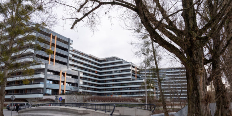 Kładką z Jurowieckiej na Włókienniczą