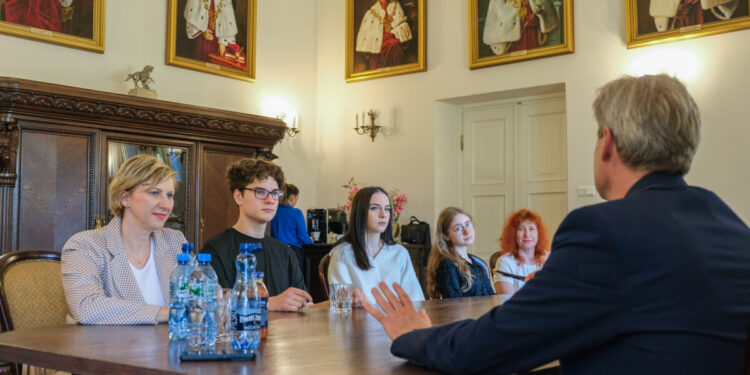 Porozumienie o współpracy: UMB i X Liceum Ogólnokształcące w Białymstoku