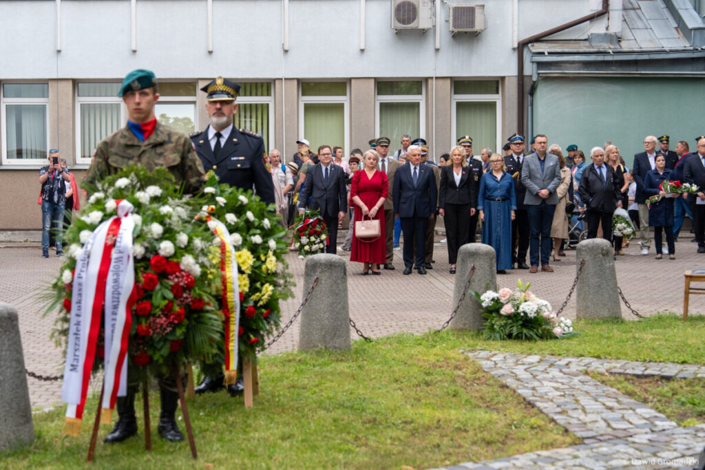 W hołdzie ofiarom spalenia Wielkiej Synagogi