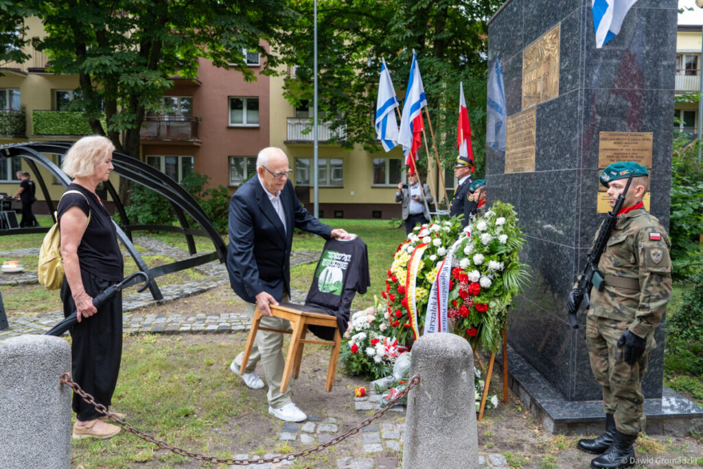 W hołdzie ofiarom spalenia Wielkiej Synagogi