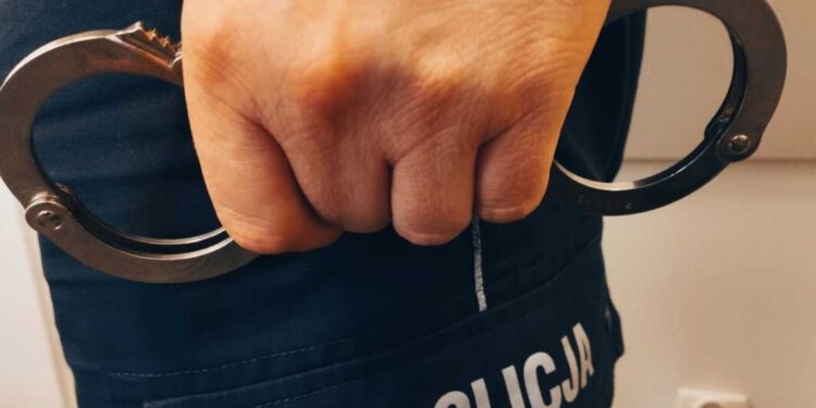 POSZUKIWANA W RĘKACH DZIELNICOWEGO