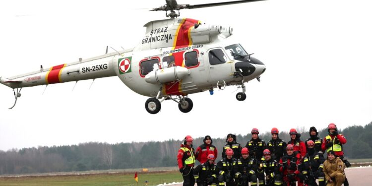 Szkolenie śmigłowcowe Specjalistycznej Grupy Ratownictwa Wysokościowego Białystok z udziałem Straży Granicznej