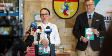 Przedstawiciele władz Białegostoku prezentują materiały Budżetu Obywatelskiego