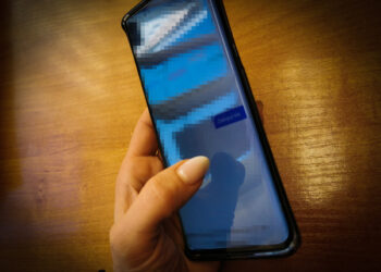 SPRZEDAWAŁA KSIĄŻKĘ, STRACIŁA 500 ZŁOTYCH