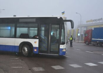 POLICJANCI PILOTOWALI ŁOTEWSKI KONWÓJ Z POMOCĄ HUMANITARNĄ