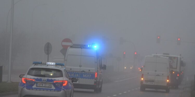 POLICJANCI PILOTOWALI ŁOTEWSKI KONWÓJ Z POMOCĄ HUMANITARNĄ