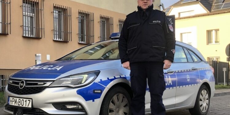 PODZIĘKOWANIE DLA POLICJANTA ZA POMOC W SZYBKIM DOTARCIU DO SZPITALA
