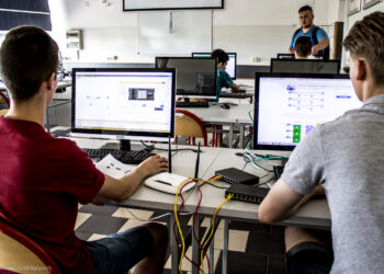 II Liceum Ogólnokształcące im. Księżnej Anny z Sapiehów Jabłonowskiej w Białymstoku na 13. miejscu wśród najlepszych liceów w Polsce! Po raz kolejny w rankingu szkół ponadpodstawowych miesięcznika „Perspektywy” białostockie II LO znalazło się na pozycji lidera w województwie podlaskim.