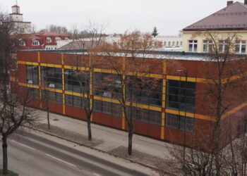 Wicestarosta Piotr Bożko o hali sportowej przy bielskim II LO