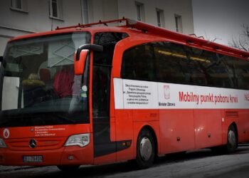 FUNKCJONARIUSZE I PRACOWNICY PODLASKIEJ KOMENDY ODDALI KREW