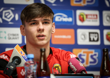 MIŁOSZ MATYSIK I MACIEJ STOLARCZYK PRZED MECZEM Z MIEDZIĄ LEGNICA