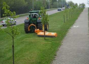 Koszenie zieleńców w pasach drogowych