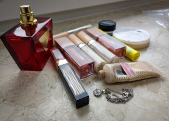 16 I 19-LATKA OKRADŁY DROGERIE – ZOSTAŁY ZATRZMANE