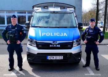 POLICYJNA ESKORTA KOBIETY W CIĄŻY