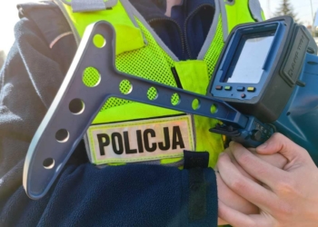 UCIEKAŁ BO WCZEŚNIEJ WYPIŁ, ZATRZYMAŁ GO POLICJANT ZE SPEED-U