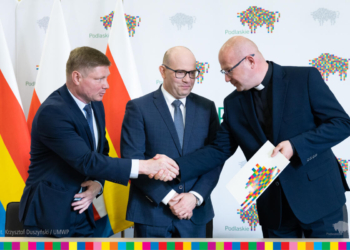 Samorząd województwa podpisał umowy z organizacjami pozarządowymi