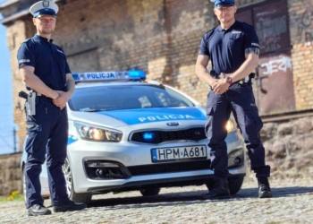 POLICJANCI PILOTOWALI AUTO Z DZIECKIEM POTRZEBUJĄCYM NATYCHMIASTOWEJ POMOCY MEDYCZNEJ