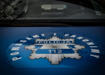 DZIĘKI POLICJANTOWI Z DROGÓWKI MĘŻCZYZNA NA CZAS DOTARŁ DO SZPITALA