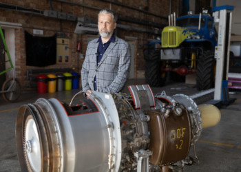 Politechnika Białostocka przekazała odrzutowy silnik turbinowy Muzeum Wojska w Białymstoku