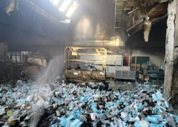 Pożar magazynu w budynku produkcyjno-usługowym w Białymstoku