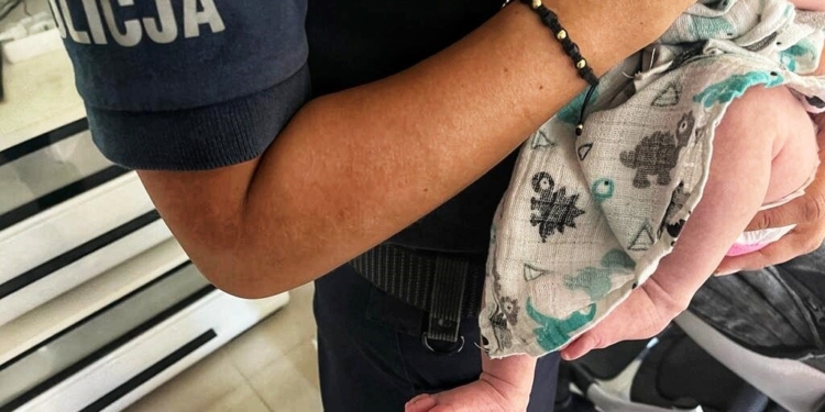 PIJANA MATKA „OPIEKOWAŁA SIĘ” NIEMOWLĘCIEM