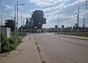 3 TYSIĄCE MANDATU ZA NIEBEZPIECZNĄ JAZDĘ NA PRZEJEŹDZIE KOLEJOWYM