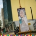 Mural „Wyślij pocztówkę do babci” wróci na ścianę budynku