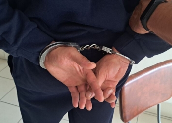 PO AWANTURZE W SKLEPIE ZNISZCZYŁ SAMOCHÓD