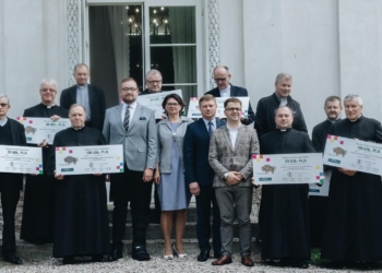 W Rudce przekazano kolejne czeki na renowację podlaskich zabytków