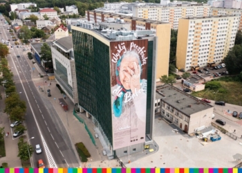 Babcia Eugenia wróciła na ścianę budynku