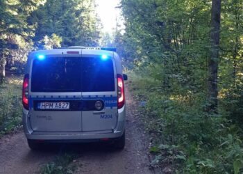 POLICJANCI ODNALEŹLI ZAGINIONEGO GRZYBIARZA