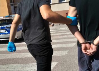 TWIERDZIŁ, ŻE NARKOTYKI ZNALAZŁ PRZY ŚMIETNIKU