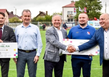 Czeki dla piłkarzy Warmii Grajewo i Wissy Szczuczyn