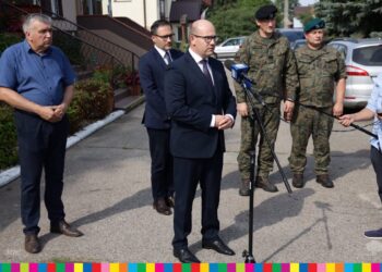 Wojsko stacjonujące w Dubiczach Cerkiewnych opuszcza salę gimnastyczną w szkole podstawowej