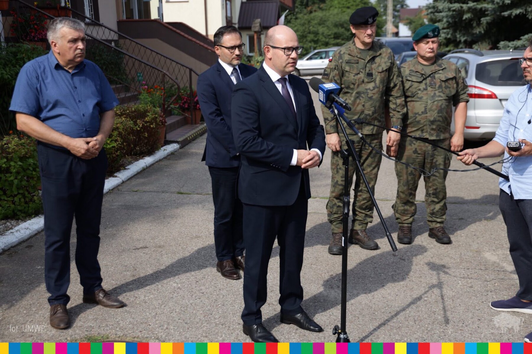 Wojsko stacjonujące w Dubiczach Cerkiewnych opuszcza salę gimnastyczną w szkole podstawowej