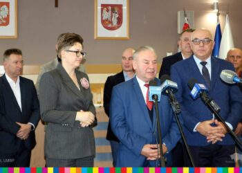 Łomżyńskie Forum Samorządowe buduje drogi i kształci