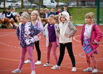 Dzieci z Zespołu Szkolno-Przedszkolnego nr 6, a także mieszkańcy Białegostoku mogą już korzystać z nowego boiska i bieżni.